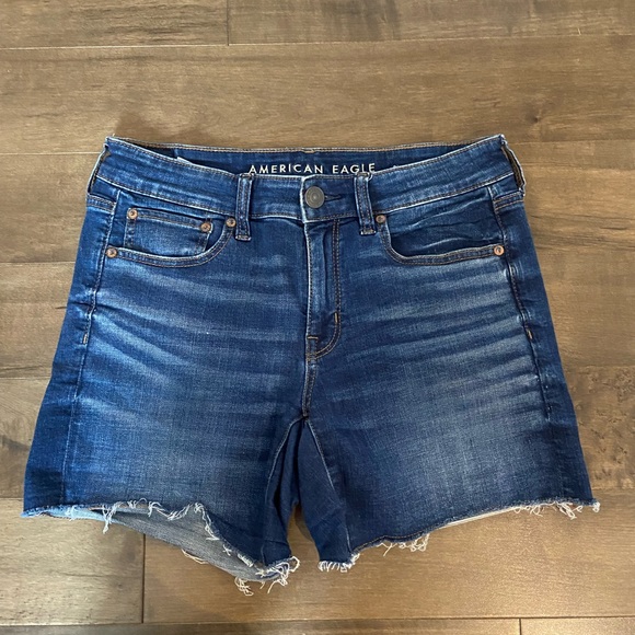 Cute and comfortable American Eagle denim shorts! - Picture 1 of 4